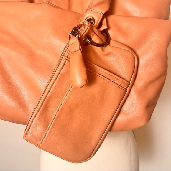 Rachel Roy puff purse & wallet set. Can be clipped on or detached from purse. - Picture 3 of 8